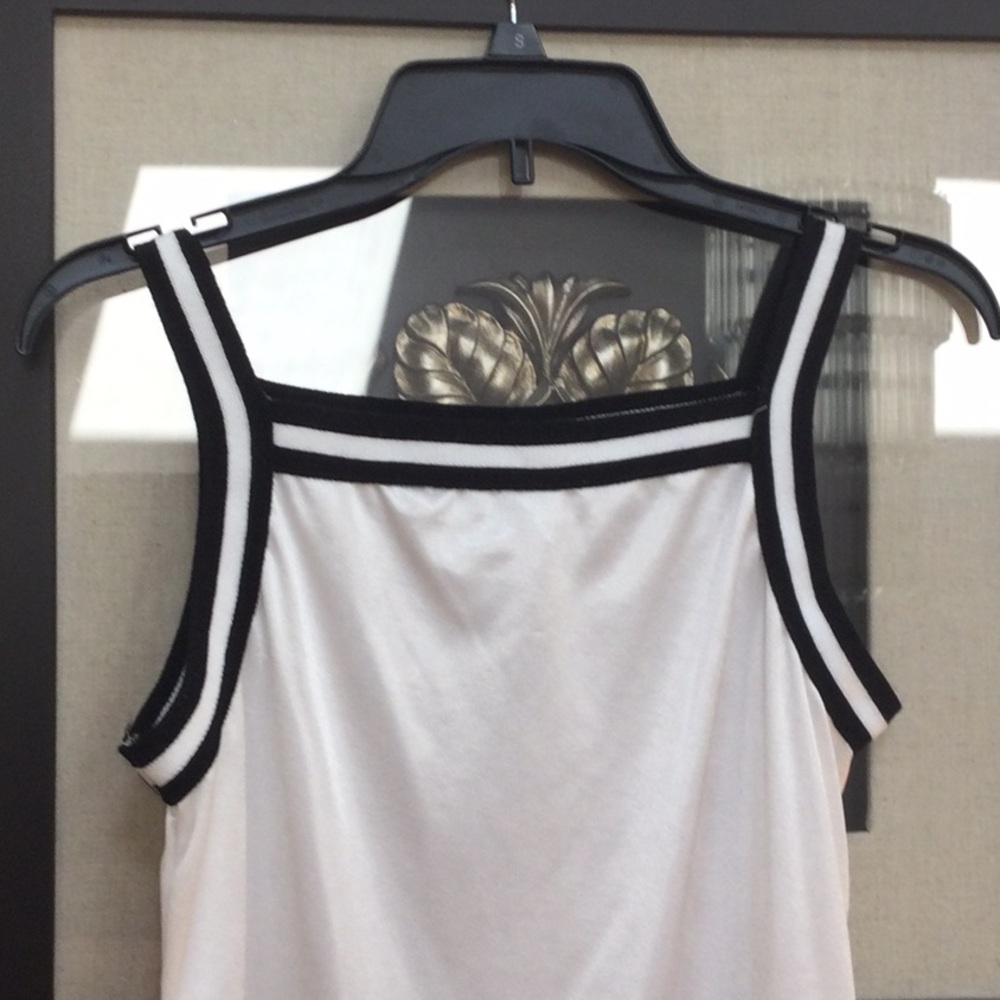 Host Pick Adorable Suzy Phillips ….White with Black Trim Sz M - Picture 2 of 4